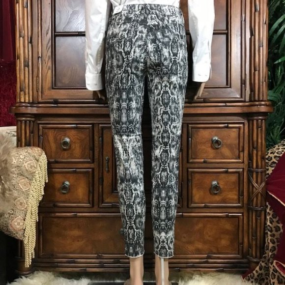 Suko Jeans Platinum Snake Stretch Cotton Blend Raw Edge Hem Jean - Picture 3 of 14